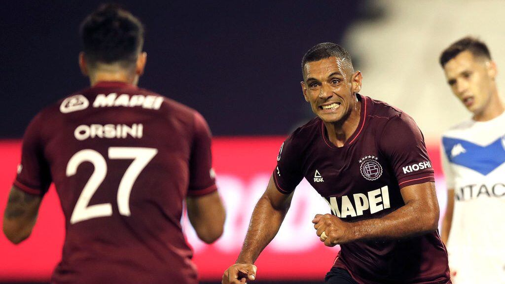 BUENOS AIRES, ARGENTINA - JANUARY 06: José Sand of Lanus celebrates with teammate Nicolás Orsini after scoring the first goal of his team during a semifinal first leg match between Velez and Lanus as part of Copa CONMEBOL Sudamericana 2020 at Jose Amalfitani Stadium on January 06, 2021 in Buenos Aires, Argentina. (Photo by Natacha Pisarenko - Pool/Getty Images)