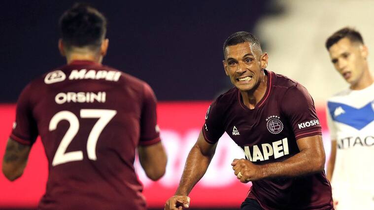 BUENOS AIRES, ARGENTINA - JANUARY 06: José Sand of Lanus celebrates with teammate Nicolás Orsini after scoring the first goal of his team during a semifinal first leg match between Velez and Lanus as part of Copa CONMEBOL Sudamericana 2020 at Jose Amalfitani Stadium on January 06, 2021 in Buenos Aires, Argentina. (Photo by Natacha Pisarenko - Pool/Getty Images)