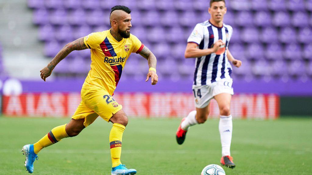 VALLADOLID, SPAIN - JULY 11: Arturo Vidal of FC Barcelona runs with the ball during the Liga match between Real Valladolid CF and FC Barcelona at Jose Zorrilla on July 11, 2020 in Valladolid, Spain. Football Stadiums around Europe remain empty due to the Coronavirus Pandemic as Government social distancing laws prohibit fans inside venues resulting in all fixtures being played behind closed doors. (Photo by Mateo Villalba/Quality Sport Images/Getty Images)