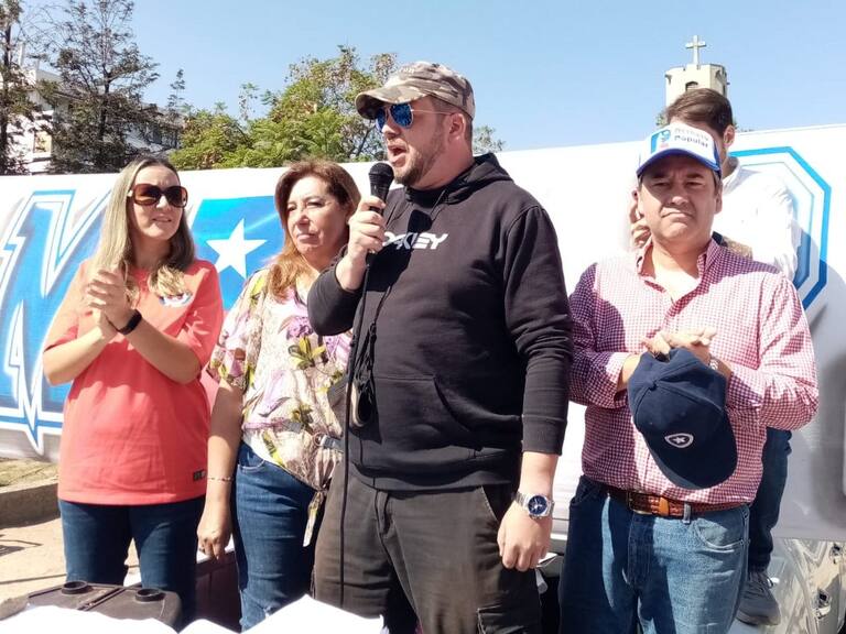 Johannes Kaiser promete “resistencia civil” y cita a Ghandi en marcha por el Rechazo a nueva Constitución