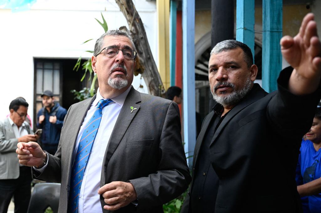 El candidato opositor Bernardo Arévalo ante la prensa