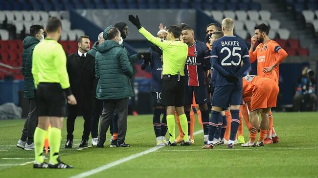 PARIS, FRANCE - DECEMBER 8: Head coach of Medipol Basaksehir Okan Buruk (2nd L) and players are seen as Paris Saint Germain and Medipol Basaksehir UEFA Champions League match paused after Basaksehir head to locker room for alleged racist remarks by 4th official to assistant manager Webo at the Princes Park, in Paris, France on December 8, 2020. (Photo by Julien Mattia/Anadolu Agency via Getty Images)