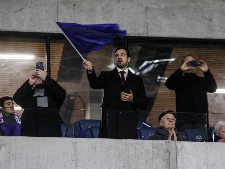 Alcalde Tomás Vodanovic dijo presente en la inauguración del Claro Arena