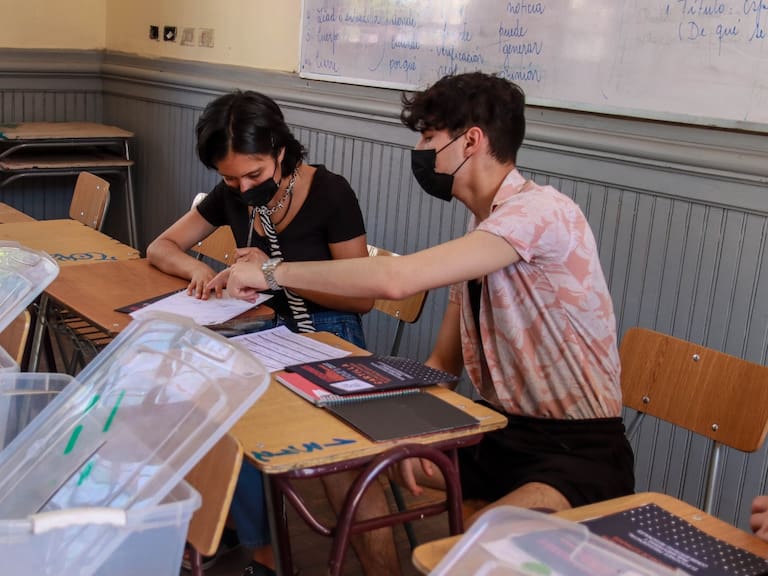 Vocales de mesa Plebiscito 2022: revisa quiénes pueden excusarse y cómo hacerlo