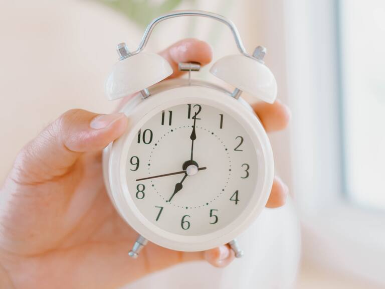 Cambio de hora 2025: ¿Qué día se adelantan los relojes en Chile?