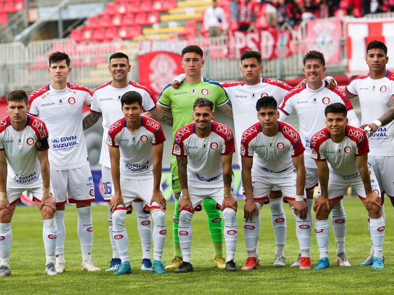 Llegó con un gran currículum, pero le rescindieron contrato: Unión La Calera separa caminos con este delantero