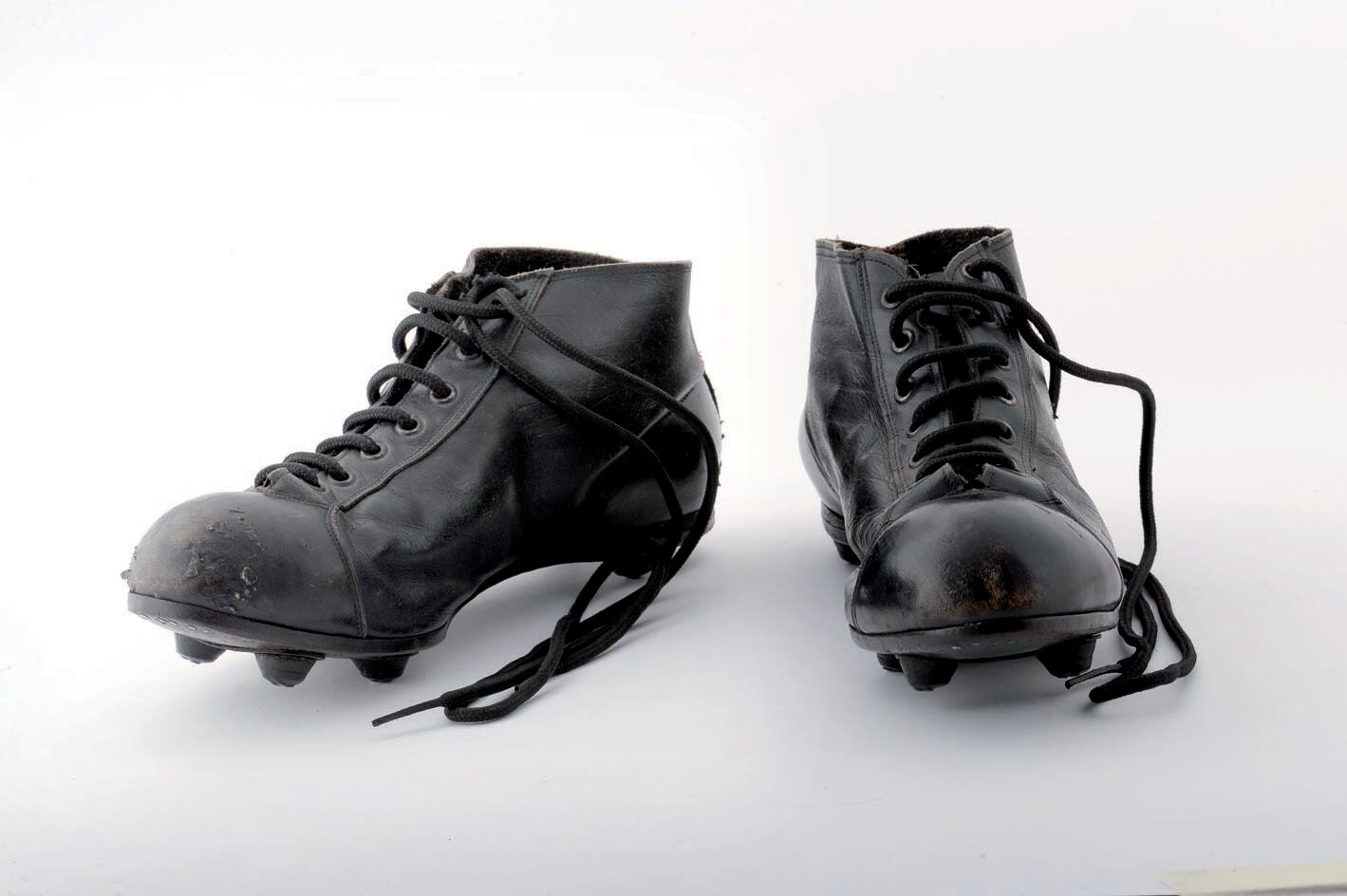 Zapatos de Honorino Landa usados en Chile 1962