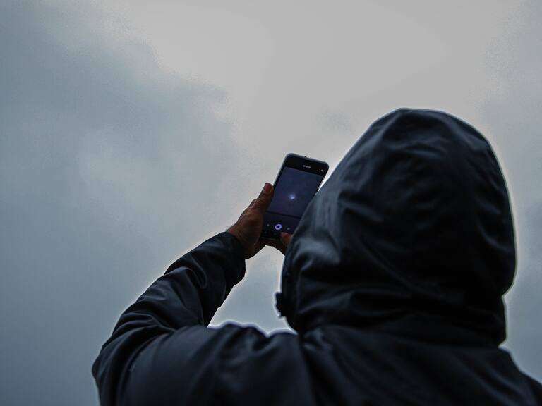 Eclipse bajo la lluvia