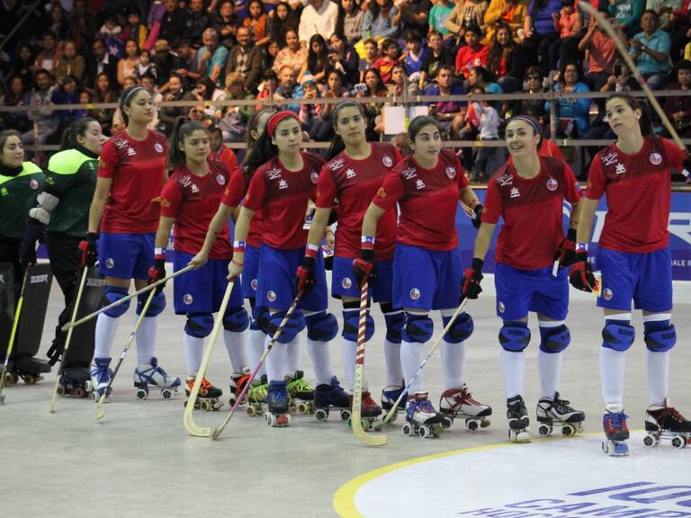 ¿Sin las «Marcianitas»? Ministra del Deporte puso en duda presencia del hockey patín en Santiago 2023