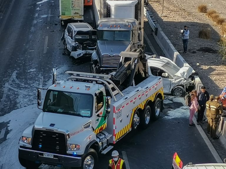 Gran congestión se registra en autopista Américo Vespucio debido a una colisión múltiple en Maipú