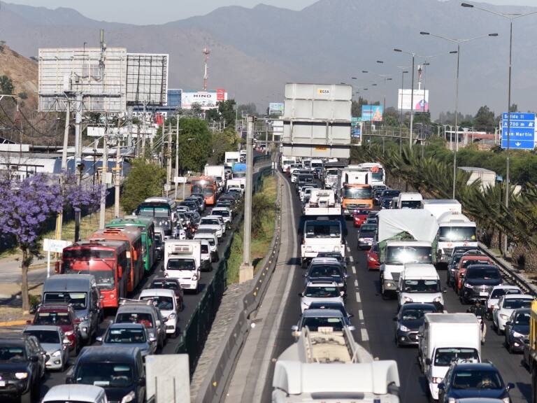 Regreso masivo de veraneantes a la RM: se espera que retornen más de 366 mil vehículos y más de 300 mil personas en buses interurbanos