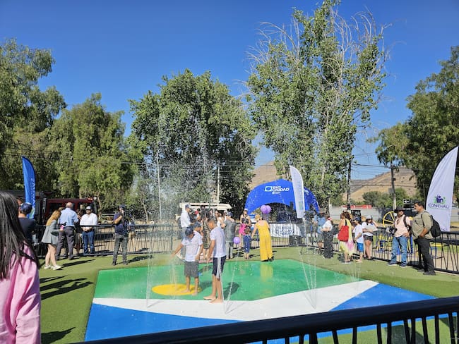 ¡Especial para capear el calor extremo! Aguas Andinas reinaugura 45 plazas de agua en 18 comunas de la RM