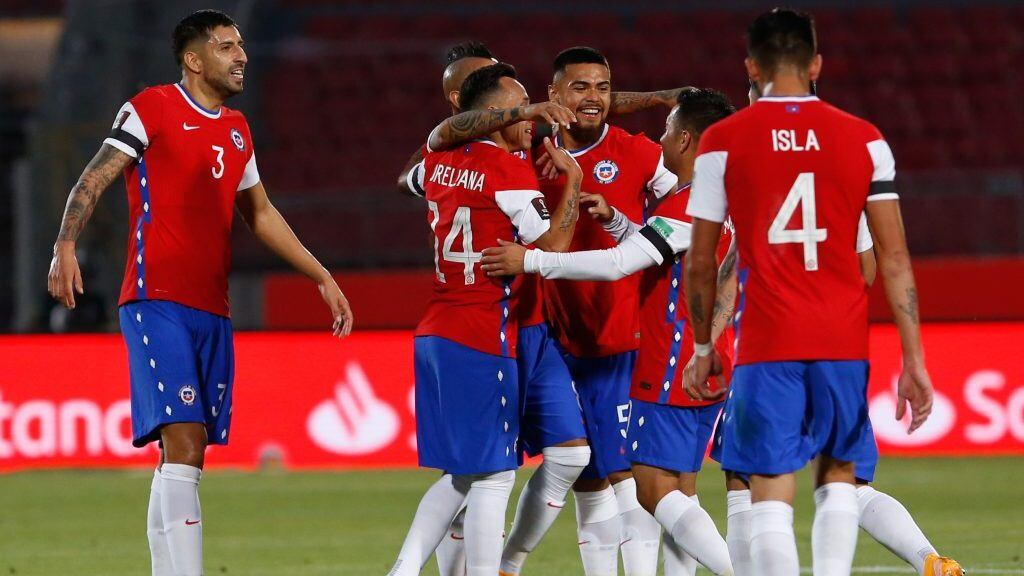 13 de Noviembre del 2020/SANTIAGOArturo Vidal celebra su primer gol y el 1 a 0 de Chile ,durante el partido valido por la Fase de Grupos 3/18 por la clasificación de Conmebol para la Copa Mundial de Fútbol Qatar 2022, entre Chile vs Peru, disputado en el Estadio Nacional.
FOTO:FRANCISCO LONGA/AGENCIAUNO