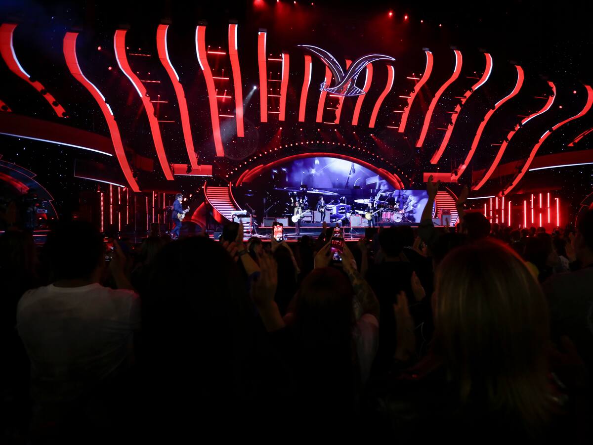 Parrilla del Festival de Viña 2026: qué artistas y humorista se presentan hoy viernes en la última noche