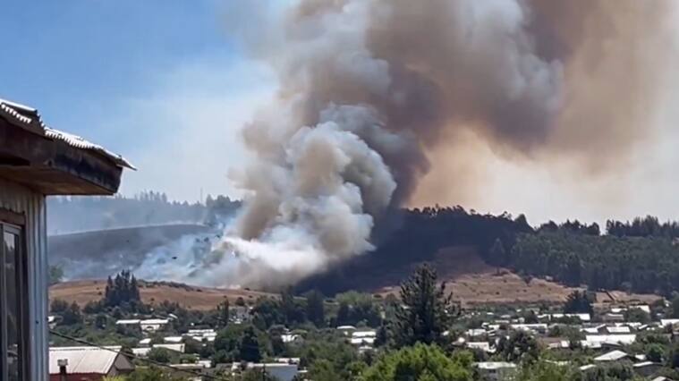 X @INF0SCHILE | Incendio forestal en Traiguén