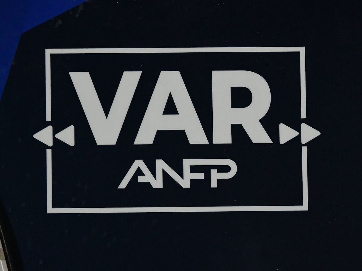 Los problemas que han retrasado en el uso del VAR en la Primera B