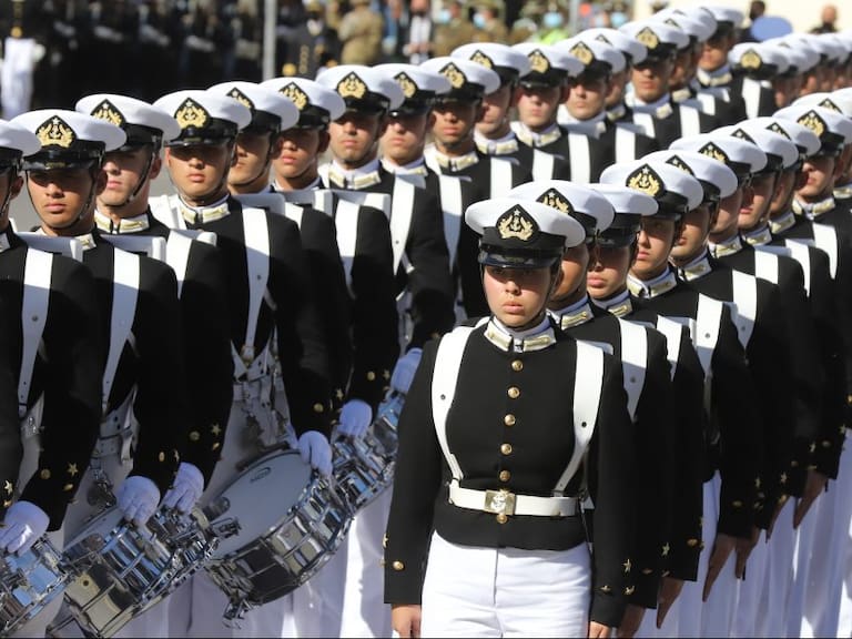 Llovizna, calles cerradas y más de 2 mil uniformados: Presidente Kast encabeza por primera vez ceremonia del 21 de mayo en Valparaíso