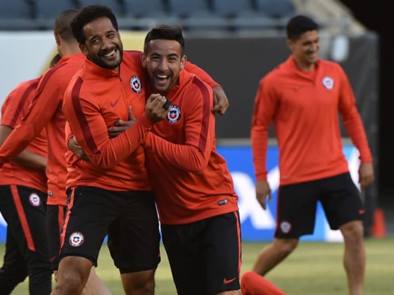 Jean Beausejour recuerda a exintegrante de La Roja que hacía “milagros”: “Era un maestro en el escaneo con los dedos”