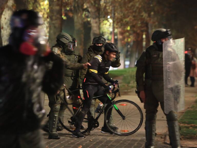 20 de Mayo 2022/SANTIAGOManifestantes llevan a cabo diferentes protestas en Plaza Baquedano y sus alrededores
FOTO: AGENCIAUNO