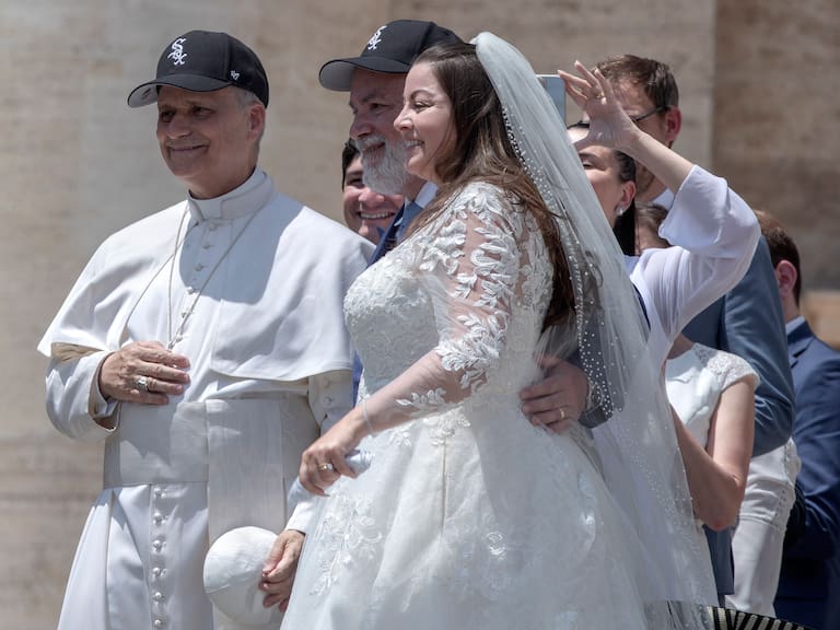 Papa León XIV rompe protocolos al usar jockey deportivo en plena actividad oficial del Vaticano