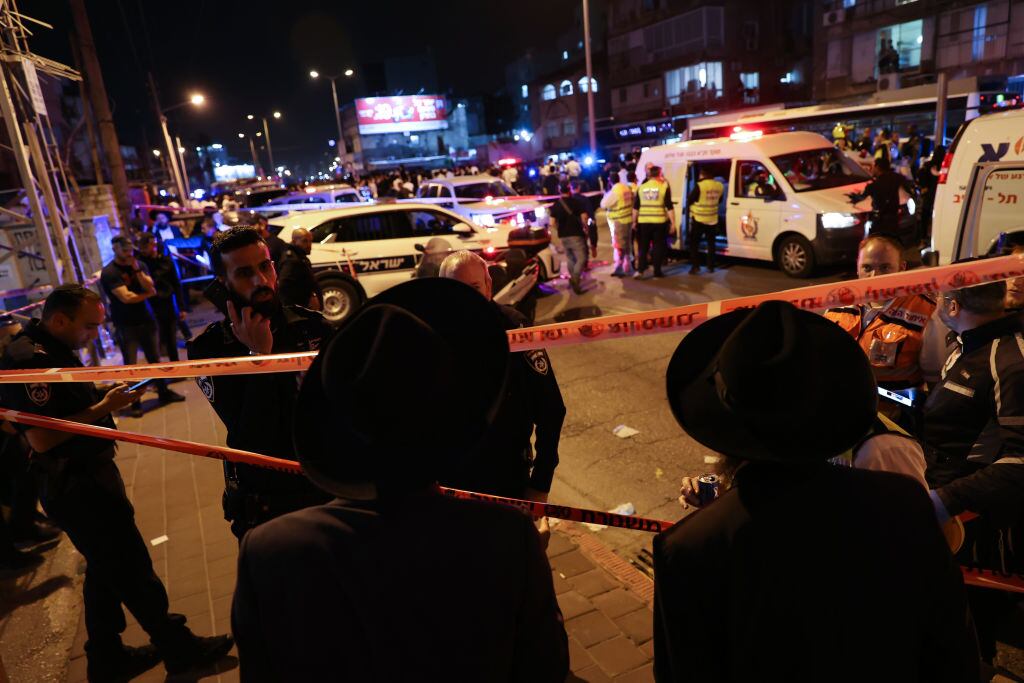 La policía custodia la zona del ataque en la ciudad de Bnei Brak