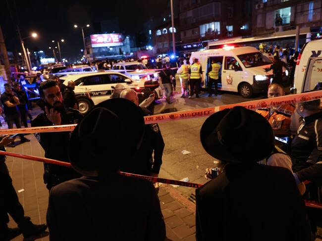 La policía custodia la zona del ataque en la ciudad de Bnei Brak