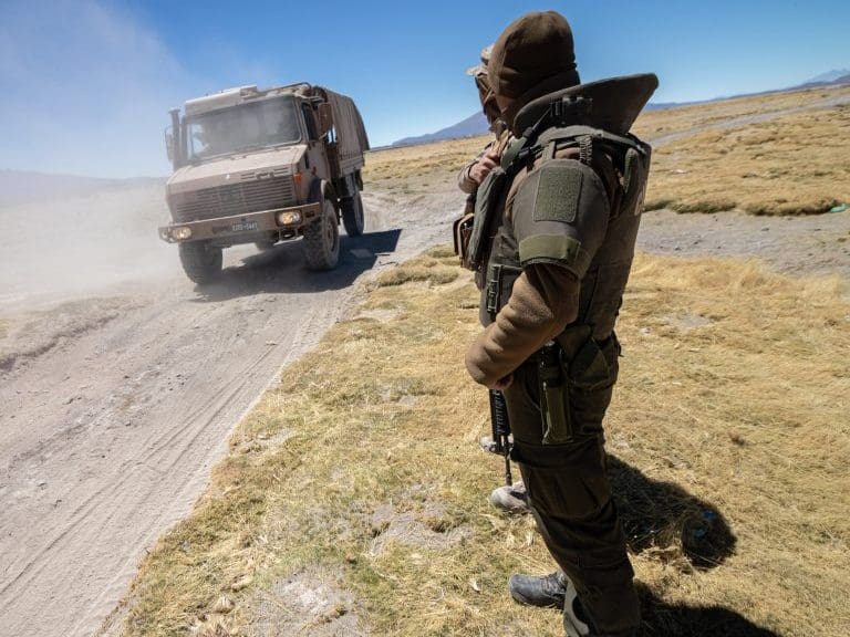27 DE SEPTIEMBRE DE 2021/ COLCHANE
Militares vigilan la frontera entre Chile y Bolivia.
FOTO: LUCAS AGUAYO/AGENCIAUNO