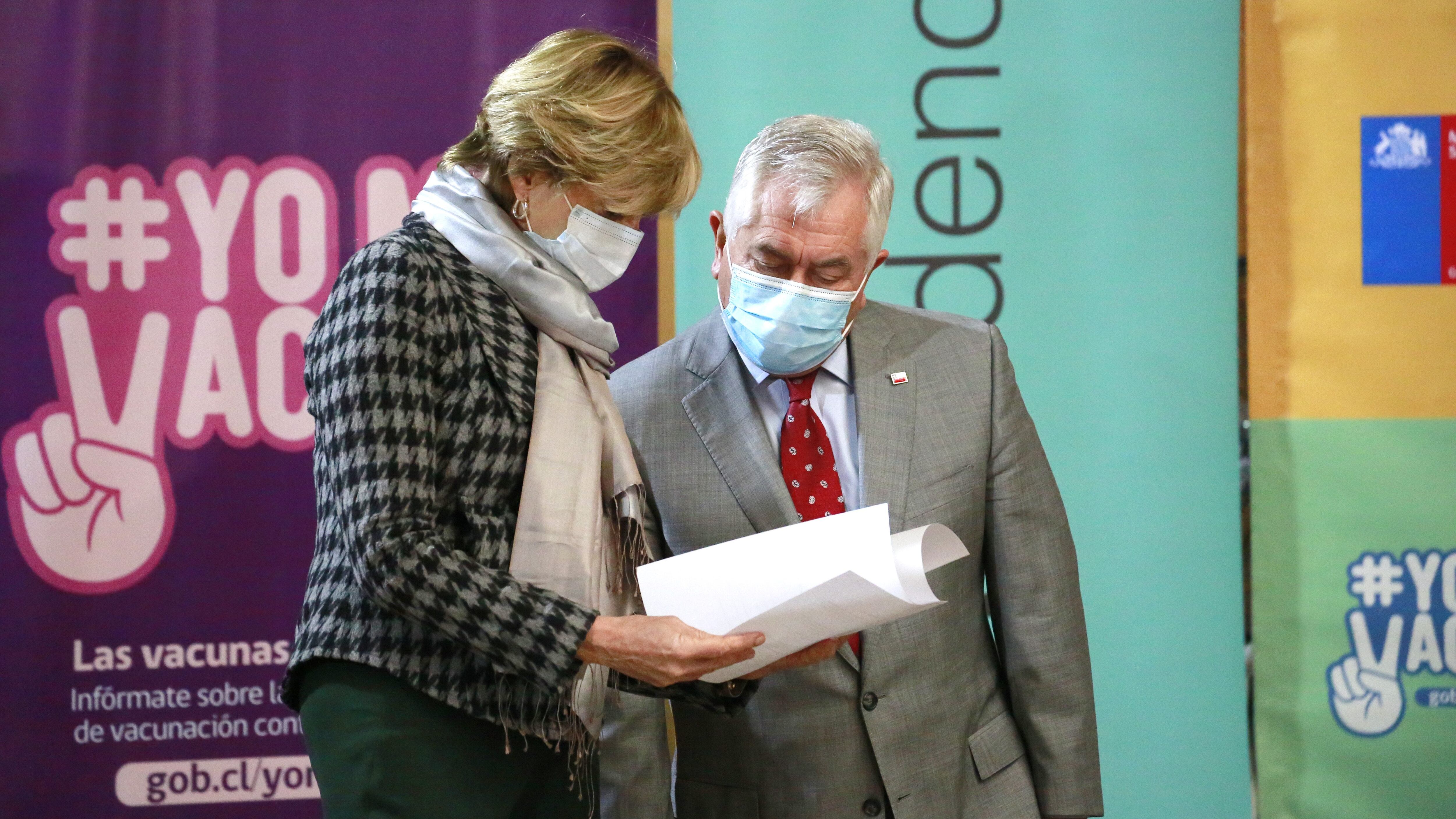 25 de mayo del 2021/SantiagoEl ministro de Salud, Enrique Paris y el ministro de la secretaría general de Gobierno, Jaime Bellolio, junto a la alcaldesa de Providencia, Evelyn Matthei, dan inicio al proceso de vacunación para menores de 30 años.
En la foto Enrique Paris
FOTO: KARIN POZO/AGENCIAUNO