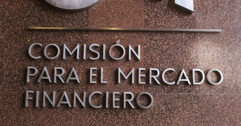 CMF sancionó a aseguradora por irregularidades en pólizas de seguros