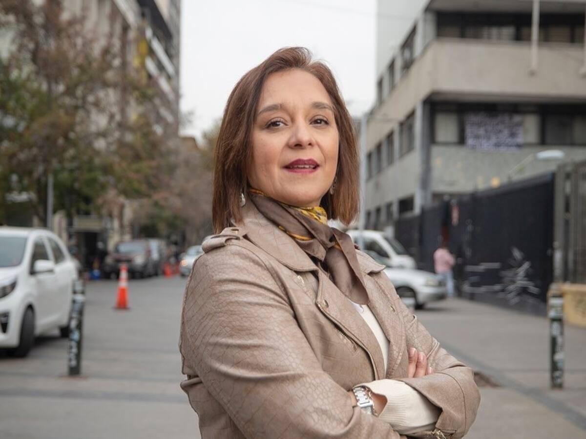 Exrectora del Instituto Nacional presenta apelación para revertir decisión de la Municipalidad de Santiago que la removió de su cargo