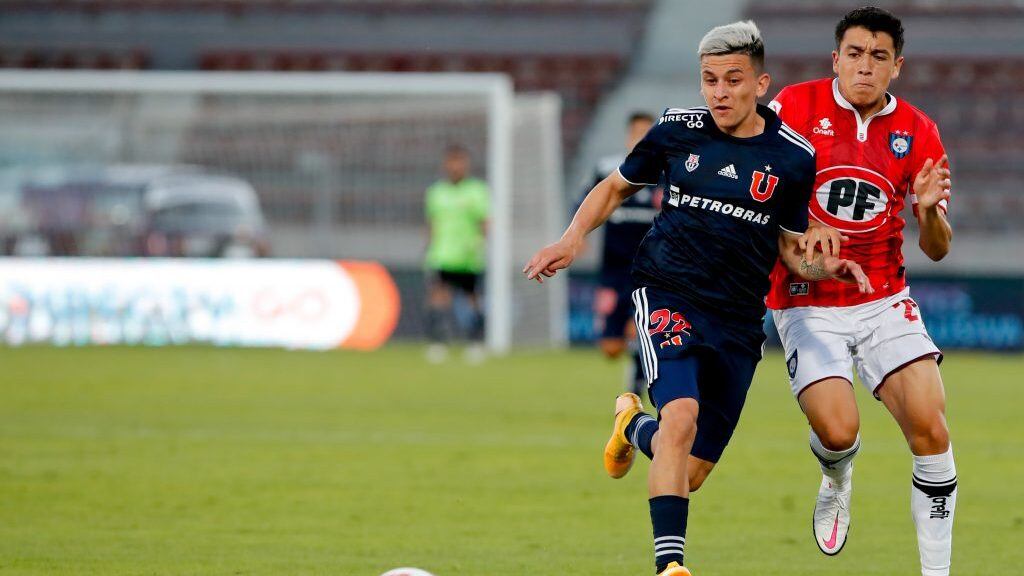 20 de Diciembre del 2020/SANTIAGOPablo Aranguiz(i) ,durante el partido valido por la Vigésimo Quinta fecha del Campeonato Nacional AFP PlanVital 2020, entre Universidad de Chile vs Huachipato, disputado en el Estadio Nacional.
FOTO:FRANCISCO LONGA/AGENCIAUNO