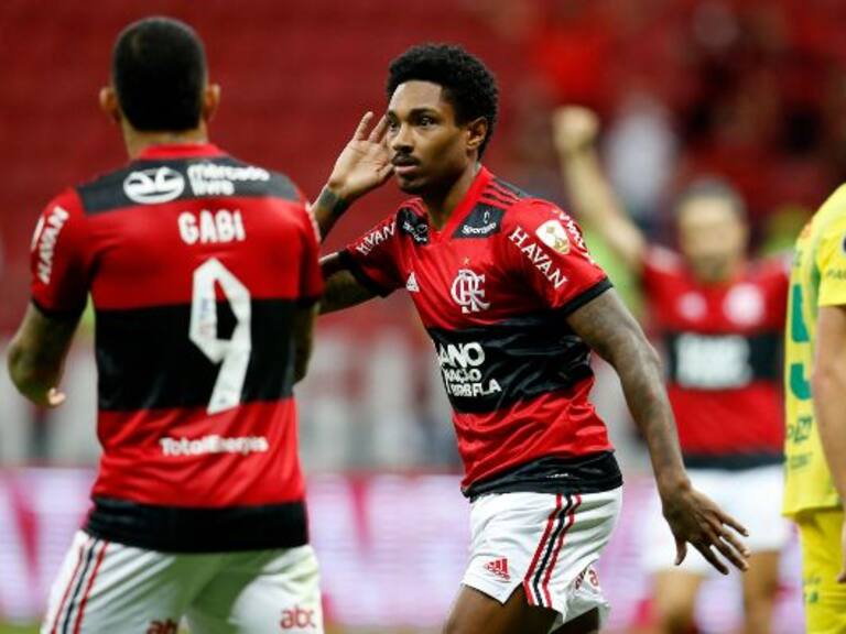 El Flamengo de Mauricio Isla se metió con propiedad en los cuartos de Copa Libertadores tras golear a Defensa y Justicia de Beccacece