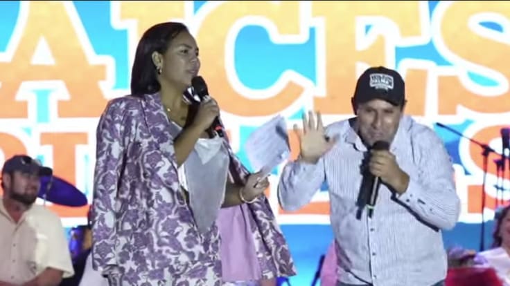 Viralizan incómodo video de alcalde de Coihueco con Betsy Camino en medio de denuncia por acoso sexual