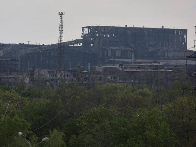 imagen de las estructuras dañadas de la fábrica de acero de Azovstal