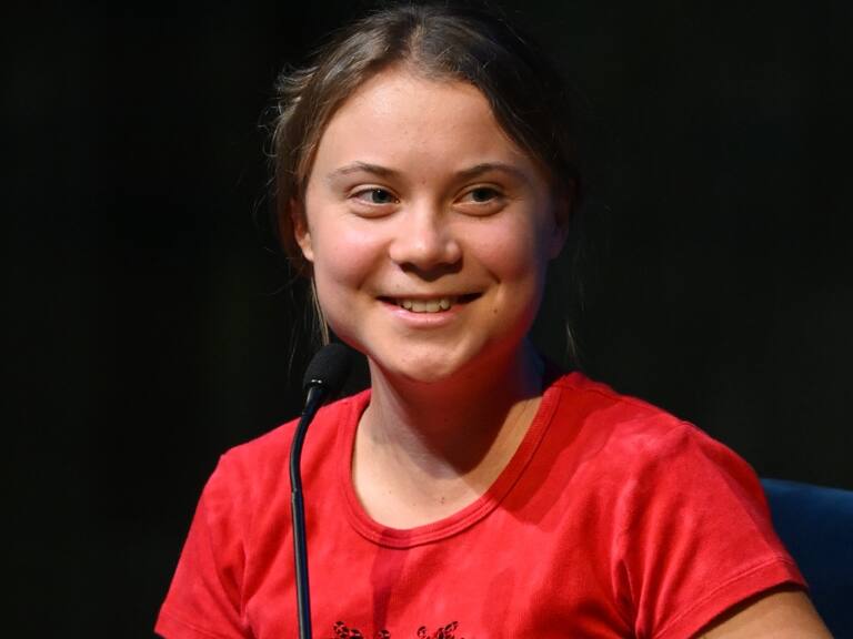 Greta Thunberg trolea a ex kickboxer Andrew Tate tras presumir “enormes emisiones” de sus vehículos de lujo