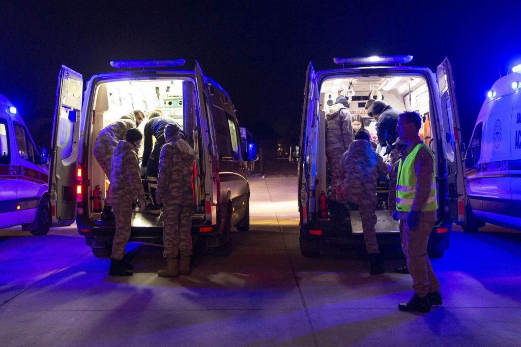 Sobrevivientes heridos son trasladados hacia Estambul de Turquía