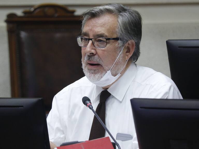 Senador Alejandro Guillier exigió al CNTV que cambie la distribución de los tiempos de la franja para los constituyentes independientes