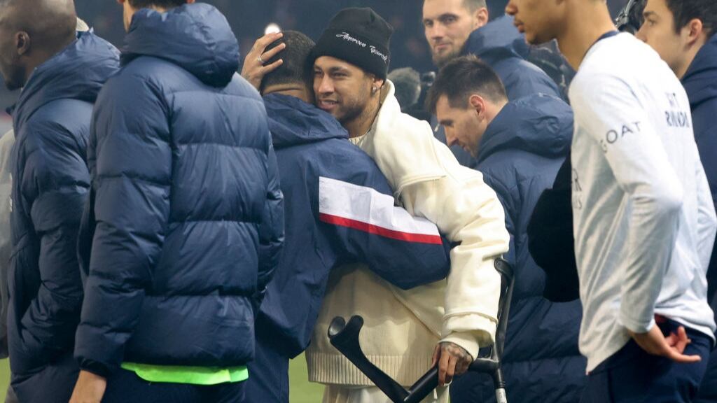Neymar es operado en Qatar e inicia su período de recuperación física