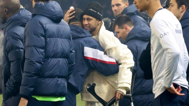 Neymar es operado en Qatar e inicia su período de recuperación física