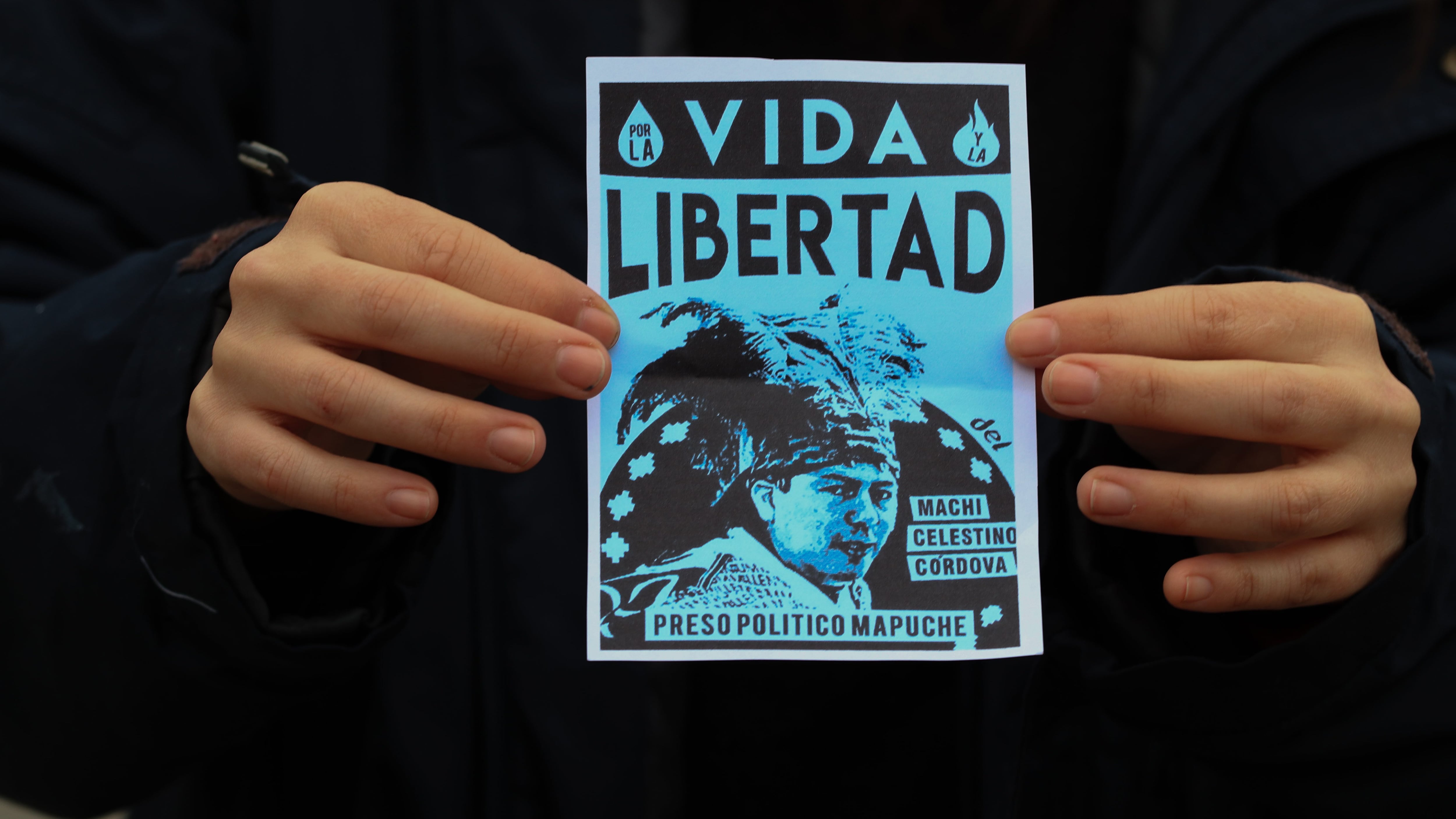 25 de Julio de 2020 / CONCEPCION
Pueblo Mapuche en conjunto con terceros realizan marcha y concentracion en apoyo al Machi Celestino, el cual se encuentra en huelga de hambre en conjunto con otros, desde hace 84 dias, durante el estado de catastrofe de la pandemia covid-19
FOTO: RODRIGO GAJARDO / AGENCIAUNO