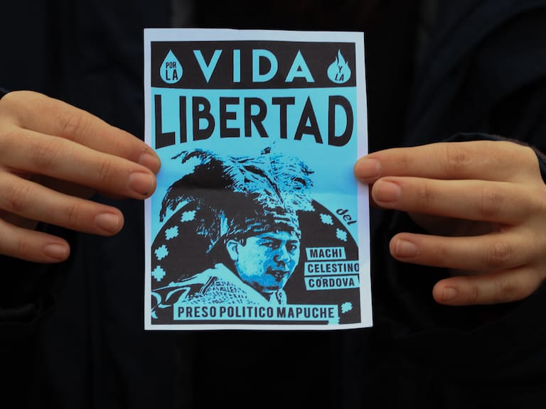 25 de Julio de 2020 / CONCEPCION
Pueblo Mapuche en conjunto con terceros realizan marcha y concentracion en apoyo al Machi Celestino, el cual se encuentra en huelga de hambre en conjunto con otros, desde hace 84 dias, durante el estado de catastrofe de la pandemia covid-19 

FOTO: RODRIGO GAJARDO / AGENCIAUNO