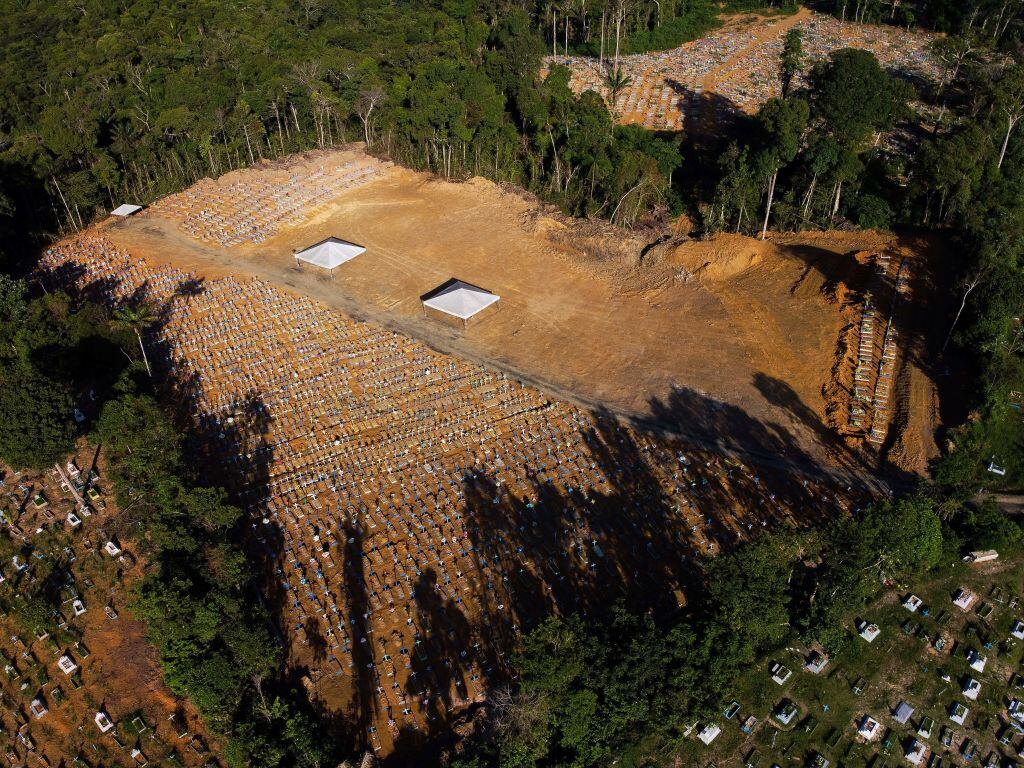 El Cementerio Nossa Senhora Aparecida de Manaos con víctimas del Covid-19
