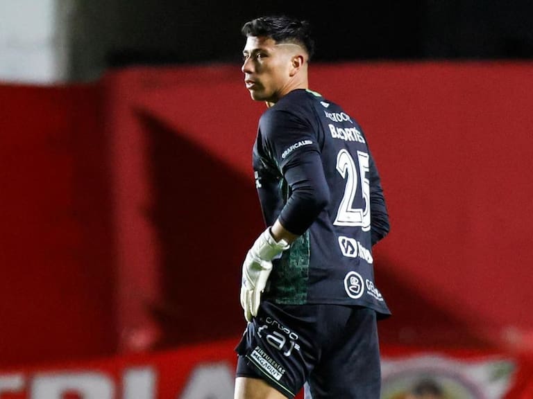 Brayan Cortés contiene dos penales, pero no le alcanza para evitar la eliminación de Argentinos Juniors en el Torneo de Apertura de Argentina