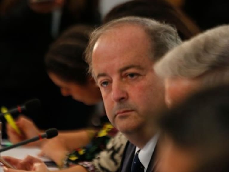 Camila Vallejo lamentó que ministro sea «contrario al fuero y a la extensión de permiso parental»