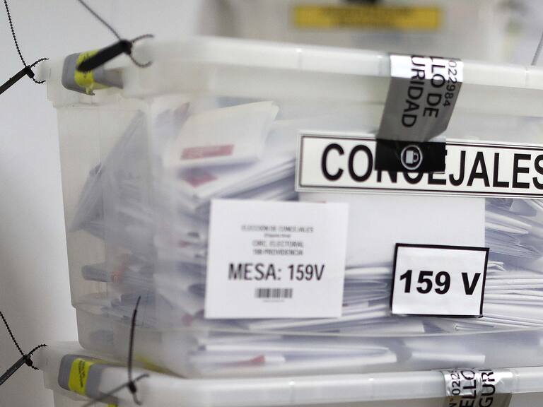 urna llena elecciones 2021