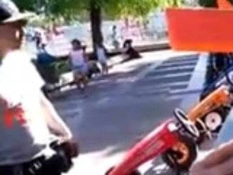 El ingenioso afiche que resume el polémico atropello del triciclo