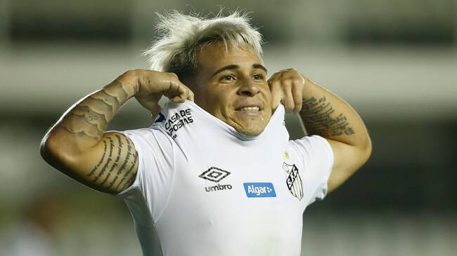 SANTOS, BRAZIL - MARCH 10: Yeferson Soteldo of Santos reacts during a Group G match between Santos and Delfin as part of Copa CONMEBOL Libertadores 2020 at Vila Belmiro Stadium on March 10, 2020 in Santos, Brazil. (Photo by Wagner Meier/Getty Images)