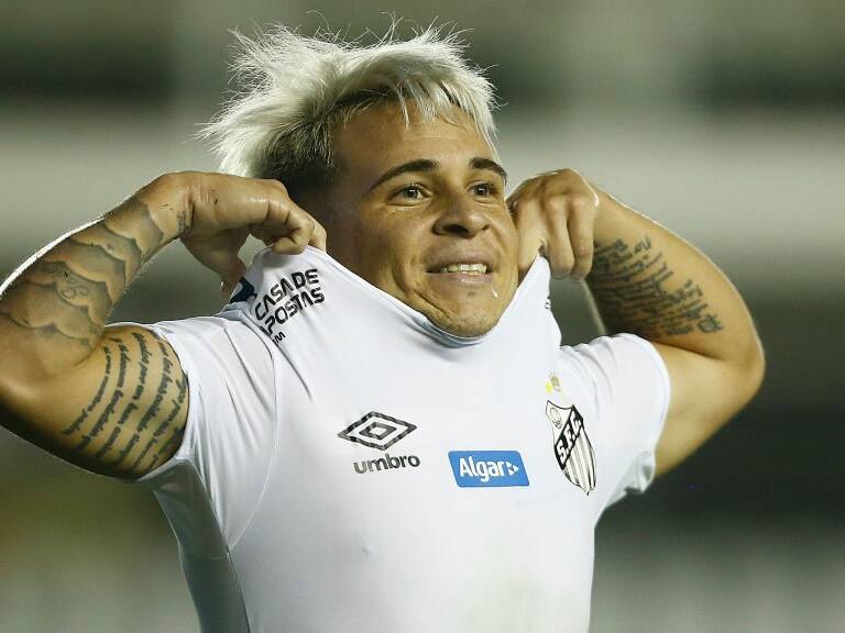 SANTOS, BRAZIL - MARCH 10: Yeferson Soteldo of Santos reacts during a Group G match between Santos and Delfin as part of Copa CONMEBOL Libertadores 2020 at Vila Belmiro Stadium on March 10, 2020 in Santos, Brazil.  (Photo by Wagner Meier/Getty Images)
