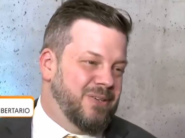 Acusó “encerrona”: La pregunta de Mónica Pérez que desencajó a Johannes Kaiser en su entrada al debate