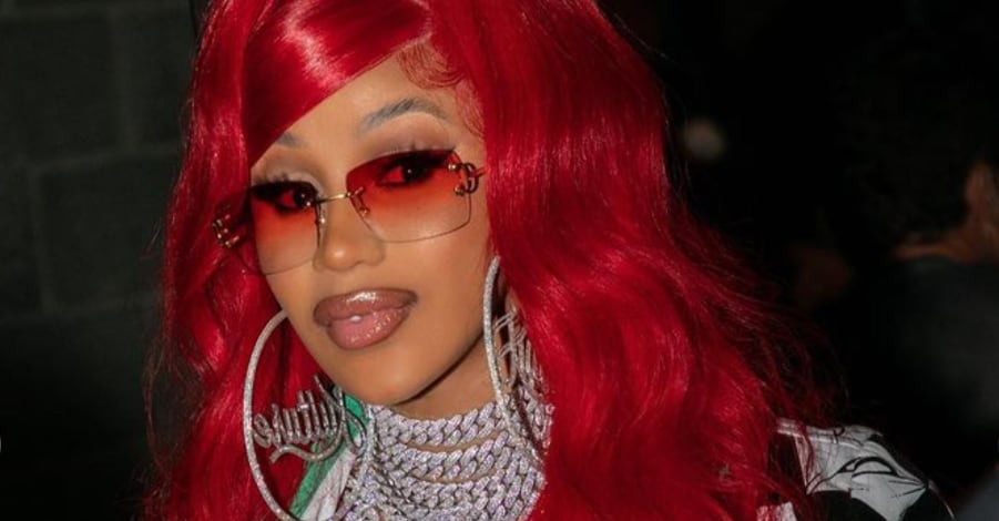 Totalmente blanca: Cardi B sorprende con su propia versión de Morticia Addams en Halloween